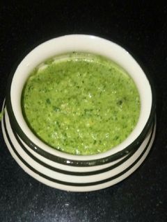 લીલી ચટણી(lili Chutney in Gujarati) રેસીપી મુખ્ય ફોટો