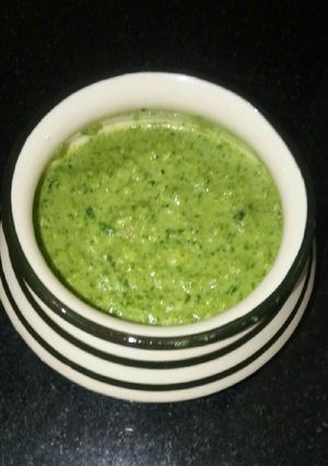 લીલી ચટણી(lili Chutney in Gujarati) રેસીપી મુખ્ય ફોટો