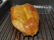 Una foto de pechugas de pollo al horno