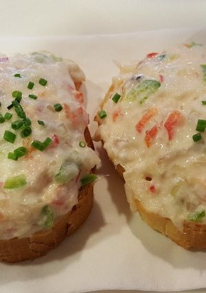 Foto principal de Tostadas de cebollino y gambas