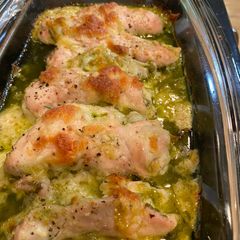 A picture of Pesto mozzarella chicken.
