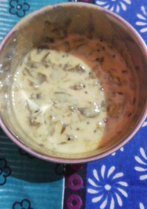 A picture of Palak kadhi.