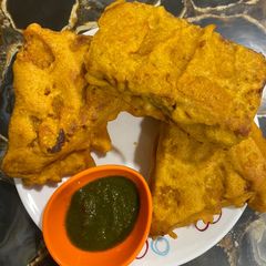 A picture of Bread Pakoda.