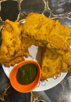 A picture of Bread Pakoda.