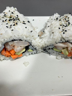 Una foto de Sushi - 🍣 arroz y makis simples