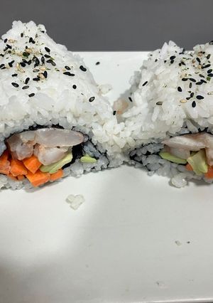 Una foto de Sushi - 🍣 arroz y makis simples