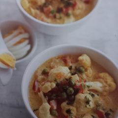 A picture of Cauliflower and Green Pea Curry.