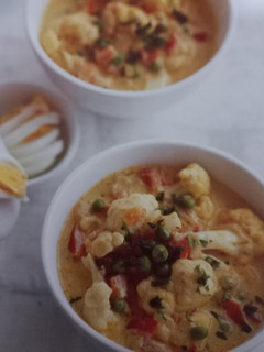 A picture of Cauliflower and Green Pea Curry.