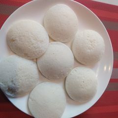 A picture of Idli.