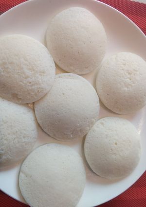 A picture of Idli.