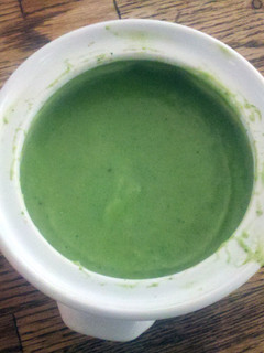 A picture of avacado sauce.