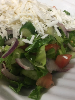 صورة لوصفة السَلطه اليونانِية 🥗