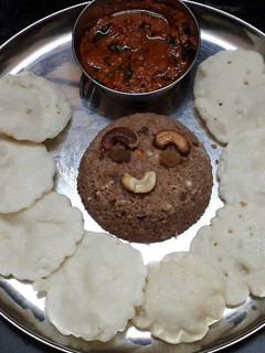 மிளகாய்த்தூள் வெல்லை பணியாரம், மிளகாய் மிளகாய் சட்னி மற்றும் ரெட் ரைஸ் புட்டூவுடன் செய்முறை முக்கிய புகைப்படம்