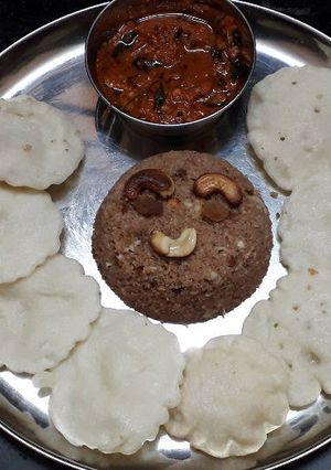 மிளகாய்த்தூள் வெல்லை பணியாரம், மிளகாய் மிளகாய் சட்னி மற்றும் ரெட் ரைஸ் புட்டூவுடன் செய்முறை முக்கிய புகைப்படம்