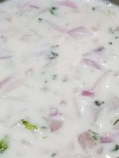 வெங்காயம் ரியாட்டா செய்முறை முக்கிய புகைப்படம்