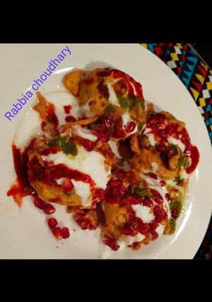 A picture of Alo tikki chaat.