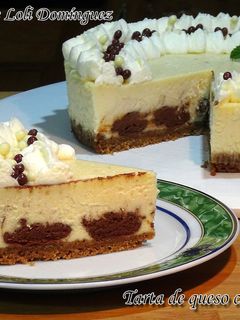 Una foto de Tarta de queso o cheesecake con chocolate. Súper fácil y deliciosa