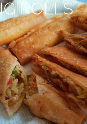 A picture of Chinese Roll / spring rolls.