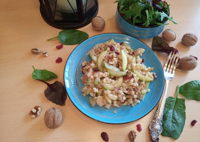 Птитим с кабачком и вяленой клюквой