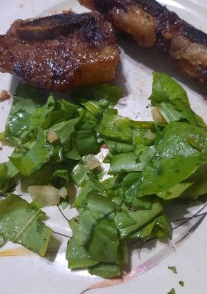 Una foto de Ensalada de radicheta con ajo