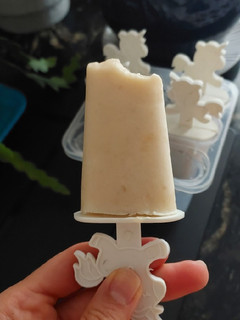 Una foto de Helado de plátano y yogurt