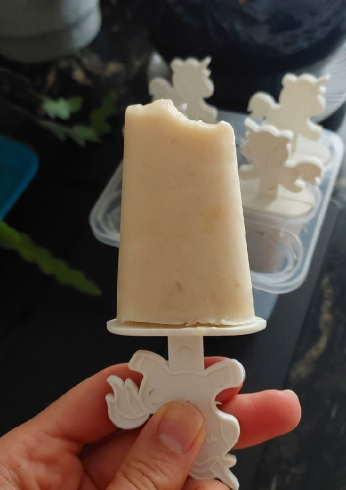 Una foto de Helado de plátano y yogurt