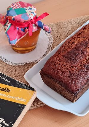 Una foto de Leicaj o torta de miel 🍯🍎 receta tradicional en Rosh Hashaná 🇮🇱todo en un bol 🥣 ⚖️