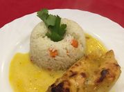 Una foto de pollo a la mostaza