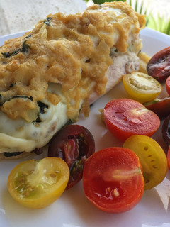 Una foto de Pechuga de pollo rellena