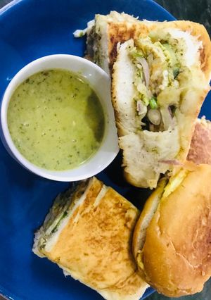 A picture of Chicken Anda Shami Burger.