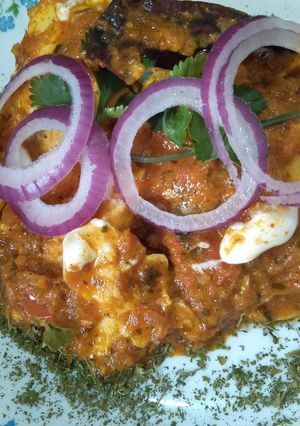 A picture of Poached Egg Curry.