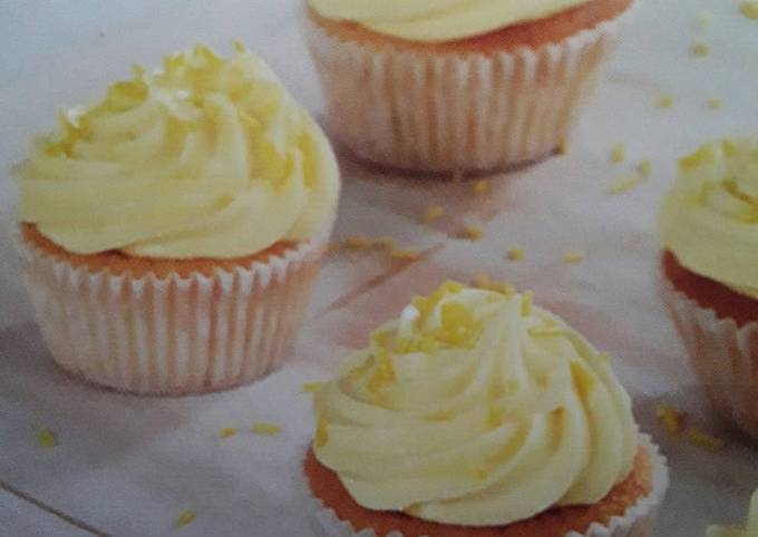 Cupcakes De Vainilla Receta De Omaara Cookpad