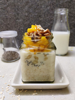 ओवरनाइट ओट्स विद फ्रूट्स एंड नट्स (Overnight oats with fruits and nuts recipe in Hindi) रेसिपी मुख्य फोटो