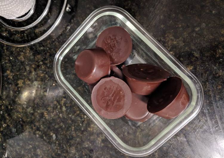 Keto: Peanut Butter Chocolate Fat Bombs