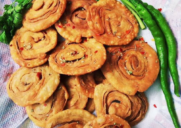 How to Make Any-night-of-the-week Crunchy Lachcha Mathri Cooking Basics for Beginners