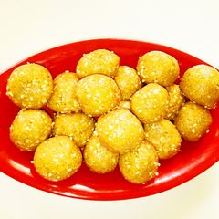 A picture of Til gud ladoo.