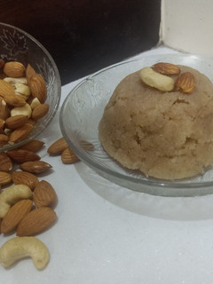 A picture of Sooji halwa.