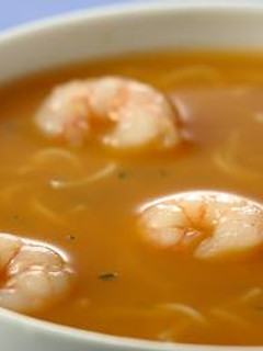 Una foto de Sopa de pescado con langostinos
