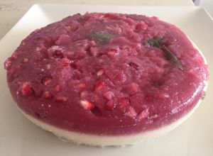 Una foto de Tarta de requesón y granada