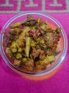 ब्रोकोली की सब्जी(broccoli ki sabzi recipe in hindi) रेसिपी मुख्य फोटो