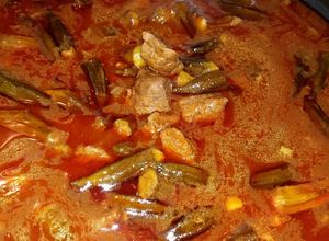 صورة لوصفة بامية باللحمة مع الأرز🍛
