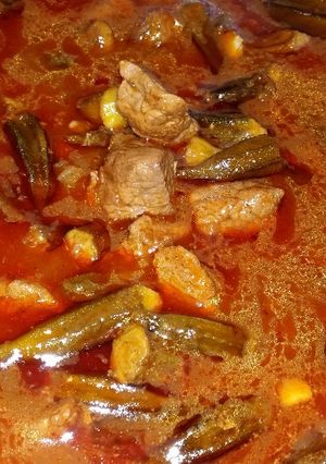 صورة لوصفة بامية باللحمة مع الأرز🍛