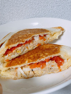 A picture of Toasted Sandwich with Tomato, Cabbage and Tuna.