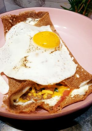 Une photo de Galettes de sarrasin crème champignons bacon 🥓 œuf