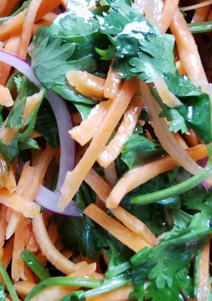 Una foto de Ensalada de zanahoria con inspiración marroquí