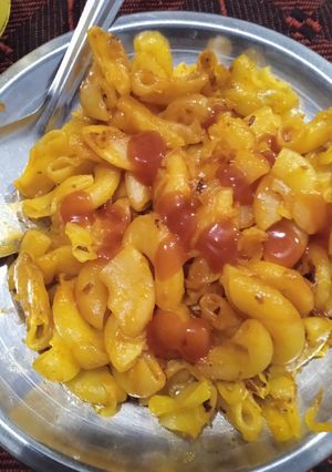 येलो पास्ता (Yellow Pasta Recipe in Hindi) रेसिपी मुख्य फोटो