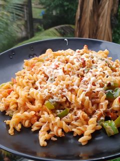 झटपट चीज मसाला पास्ता (cheese masala pasta recipe in marathi) रेसिपी चे मुख्य फोटो