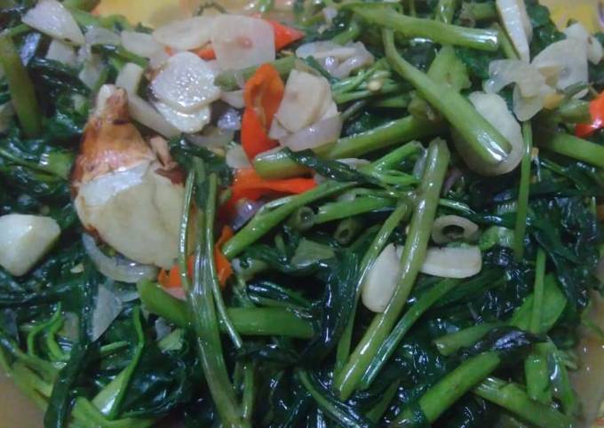 Langkah Mudah untuk Membuat Tumis kangkung terasi pedassss yang Bisa Manjain Lidah