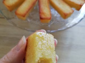 Une photo de Financiers amandes sans œuf et alternative vegan