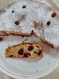 Torta senza lattosio con ciliegie e gocce di cioccolato extra fo